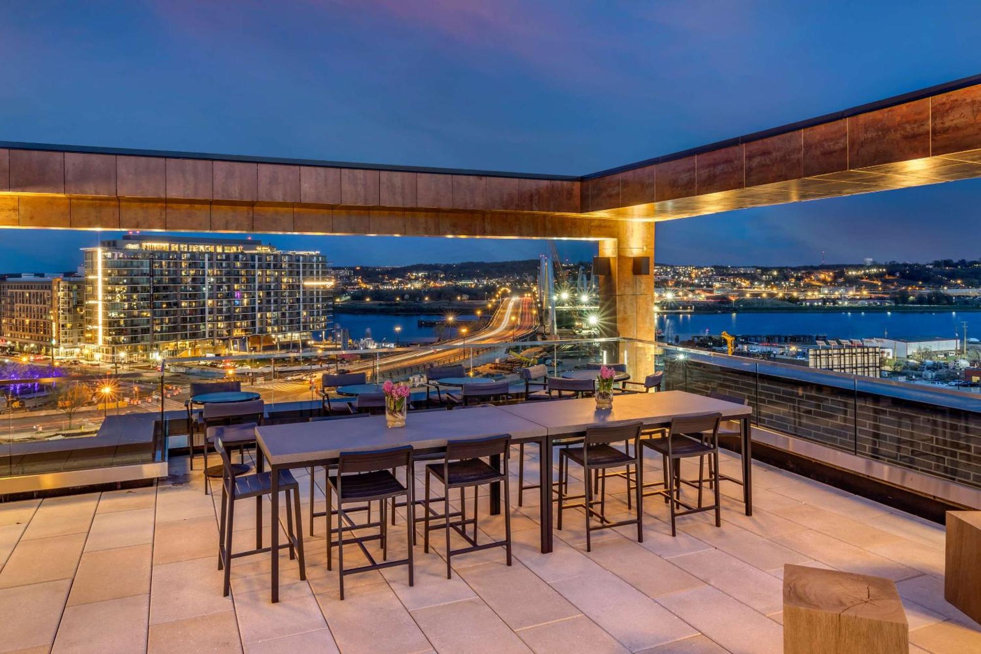 Cambria Dc Navy Yard Riverfront Hotel Washington